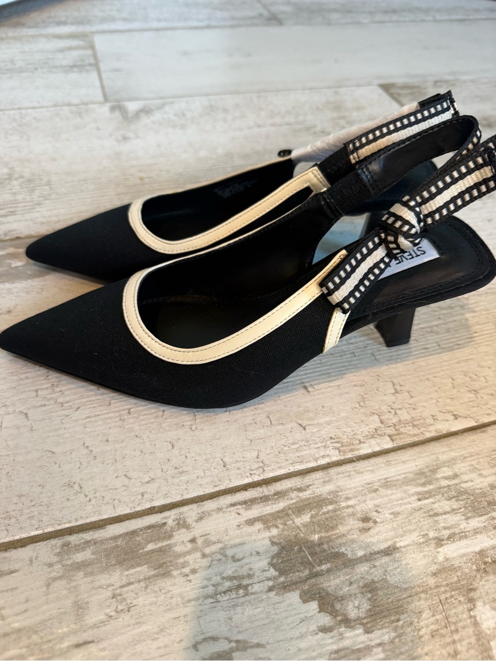 Steve Madden Black and Cream Pointed Slingback Pumps - Picture 2 of 3